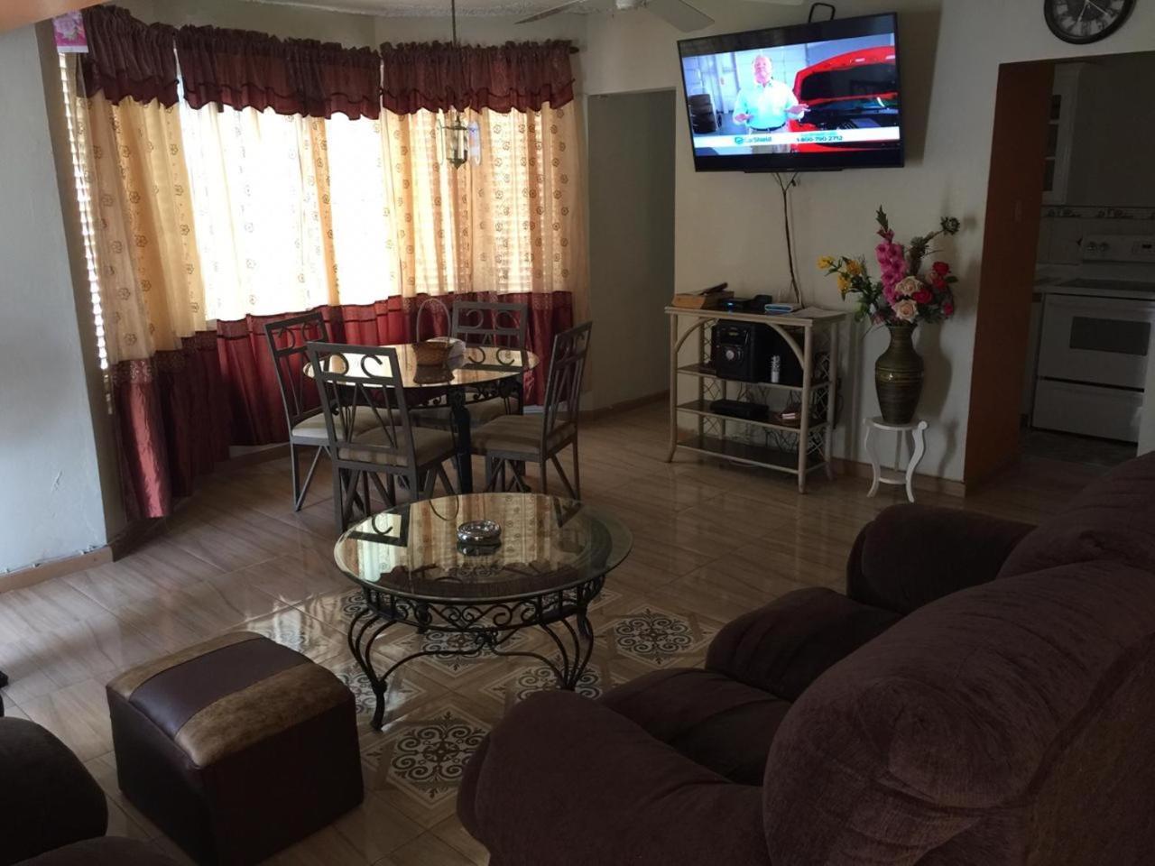 Chill On The Hill Apartamento Ocho Rios Exterior foto